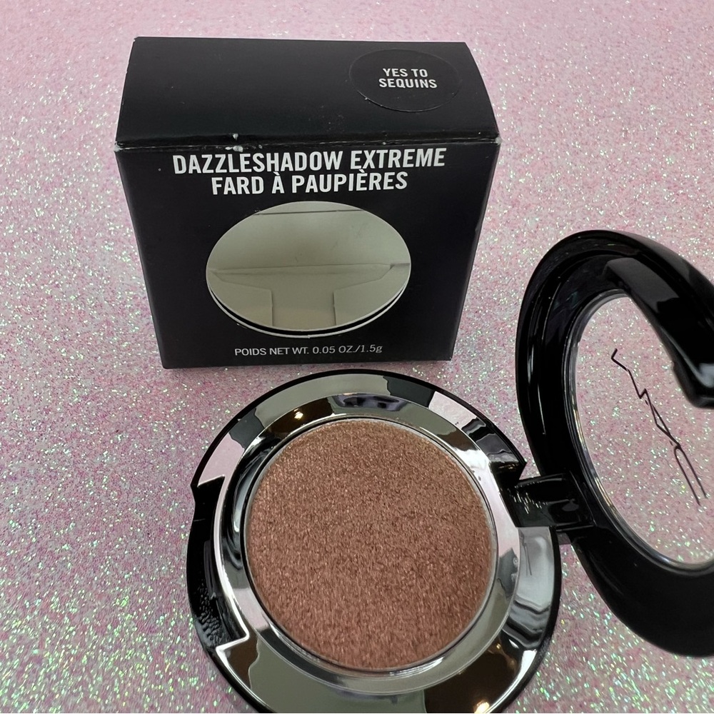 Mac Cosmetics eyeshadow “yes to sequins”